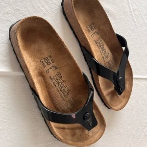 Birki’s black patent birkenflor strap, leather footbed. Size 39. Like new.